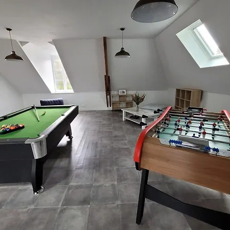 Maisons De Familles Beautiful With A Pool Table Foosball Table 维勒迪莱丝波利斯