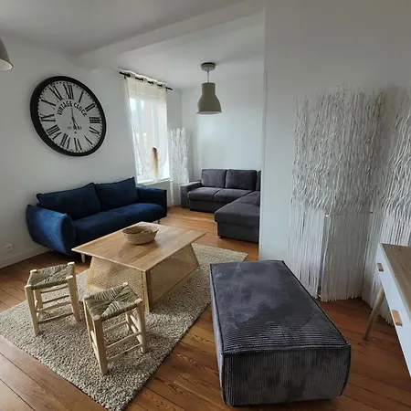 Maisons De Familles Beautiful With A Pool Table Foosball Table *