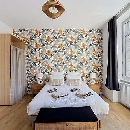 Maisons De Familles Beautiful With A Pool Table Foosball Table *