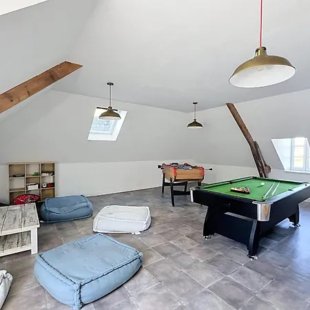 Maisons De Familles Beautiful With A Pool Table Foosball Table