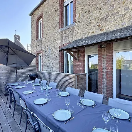 度假居 Maisons De Familles Beautiful With A Pool Table Foosball Table