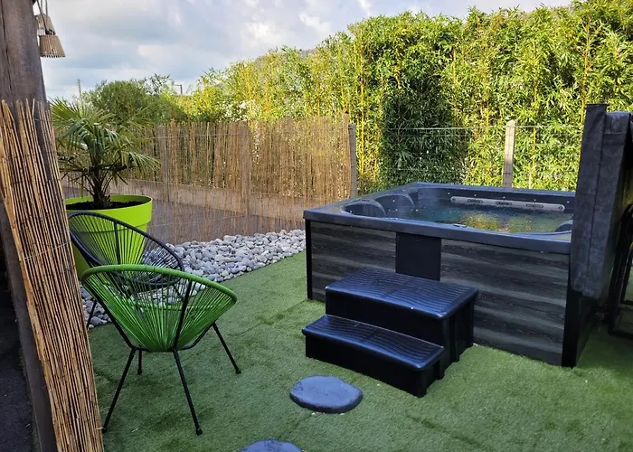 Casa de Férias Grand Citadin Avec Spa, Billard, Babyfoot Villedieu-les-Poëles