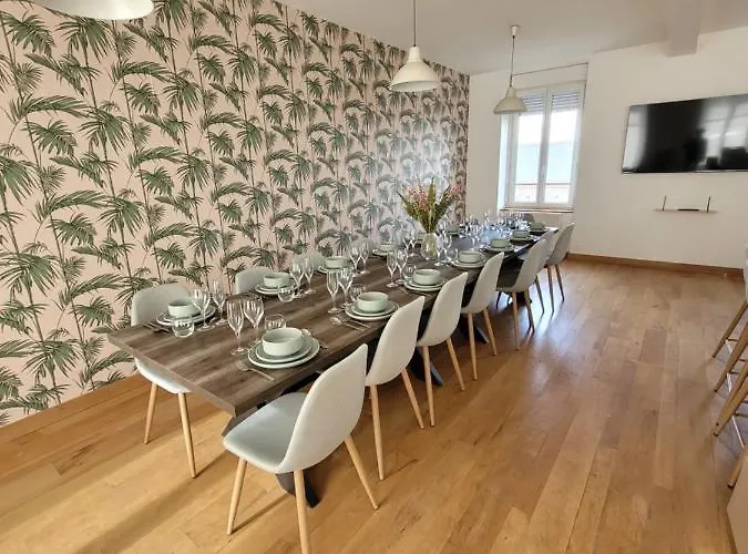 Casa de Férias Grand Citadin Avec Spa, Billard, Babyfoot Villedieu-les-Poëles